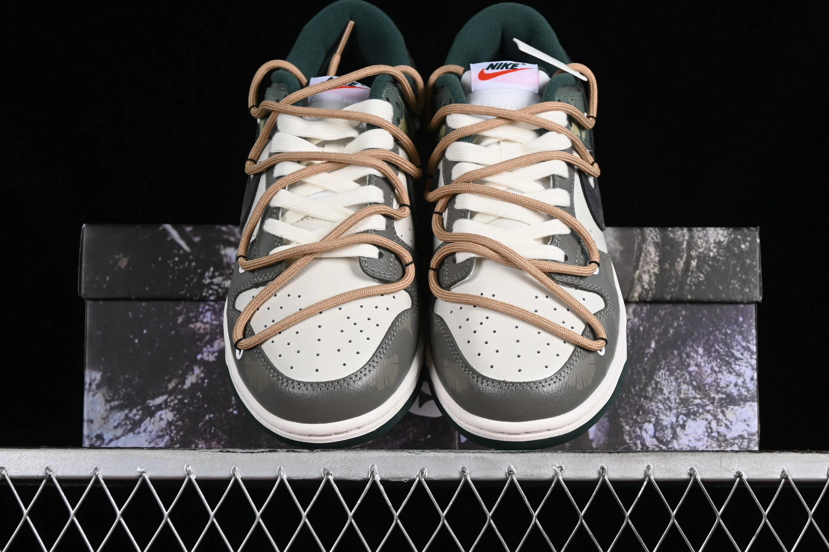 All Categories Nk SB Dunk Series Nk SB Dunk Low Low-top sneakers Nk Dunk Low Panda Prank Jungle Crossing-Lvye Fuyuan Rice brown green SB strap low-top casual sneakers FD0350-133